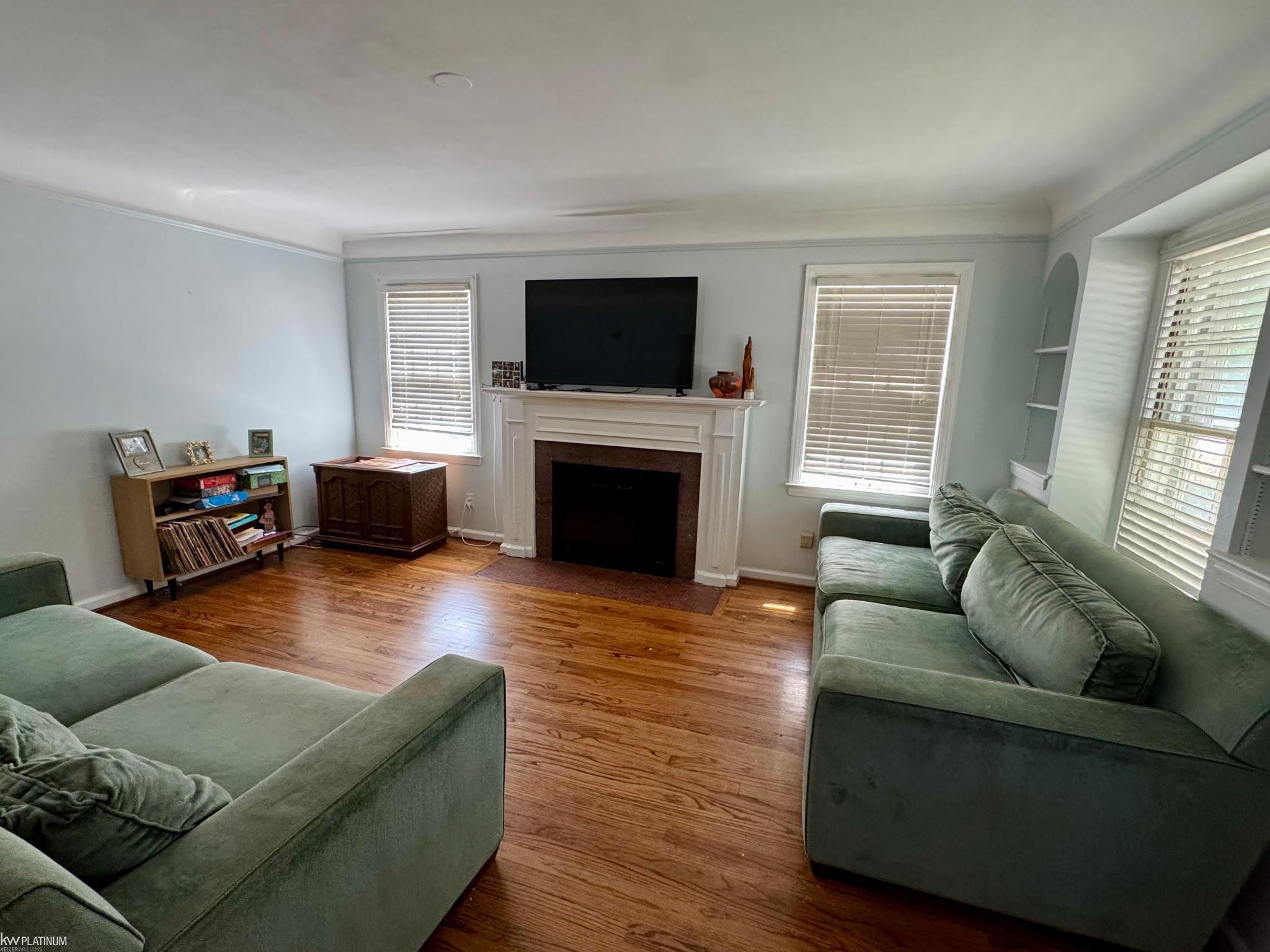 1120 Vernier Road Grosse Pointe Woods, MI 48236 - Photo 4 of 32