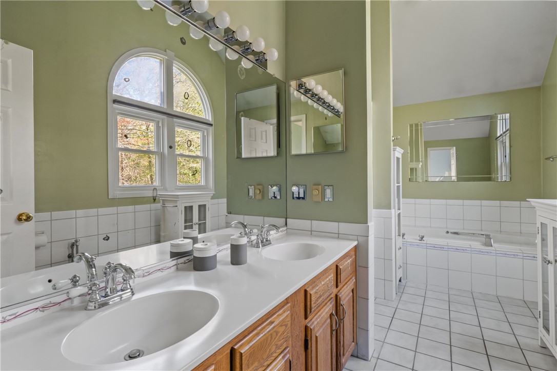 67 Wright Lane Jamestown, RI 02835 - Photo 23 of 31