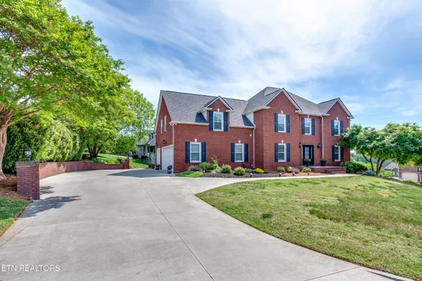 $729,900 | 3310 Whispering Oaks Drive, Knoxville, TN 37938
