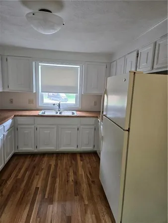 $1,900 | 64 Barnsdale Road, East Providence, RI 02915