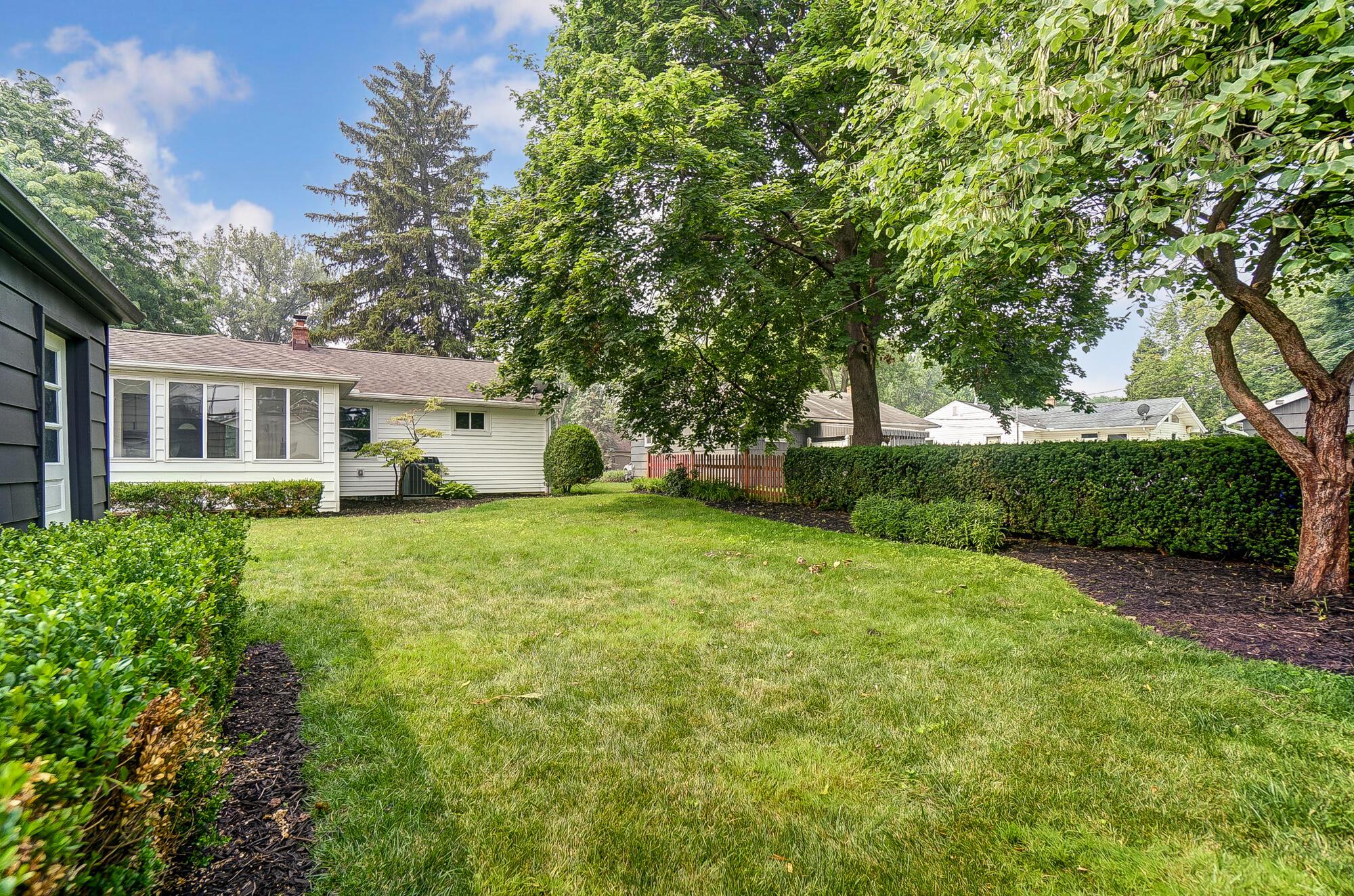 2166 Edgevale Road Columbus, OH 43221 - Photo 33 of 34 048
