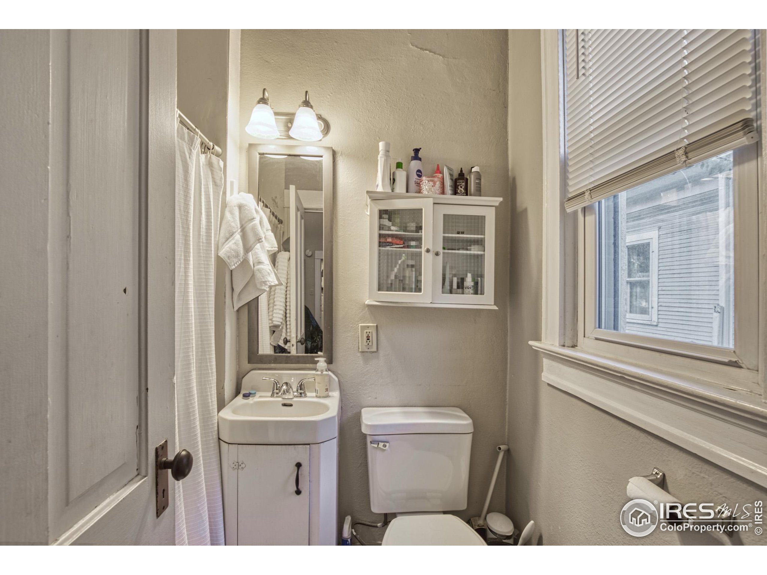 530 Mathews Street Fort Collins, CO 80524 - Photo 21 of 34 a bathroom with a sink a toilet and mirror