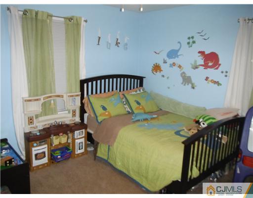 61 Glenville Road Edison, NJ 08817 - Photo 4 of 10 a bedroom with a bed and a window