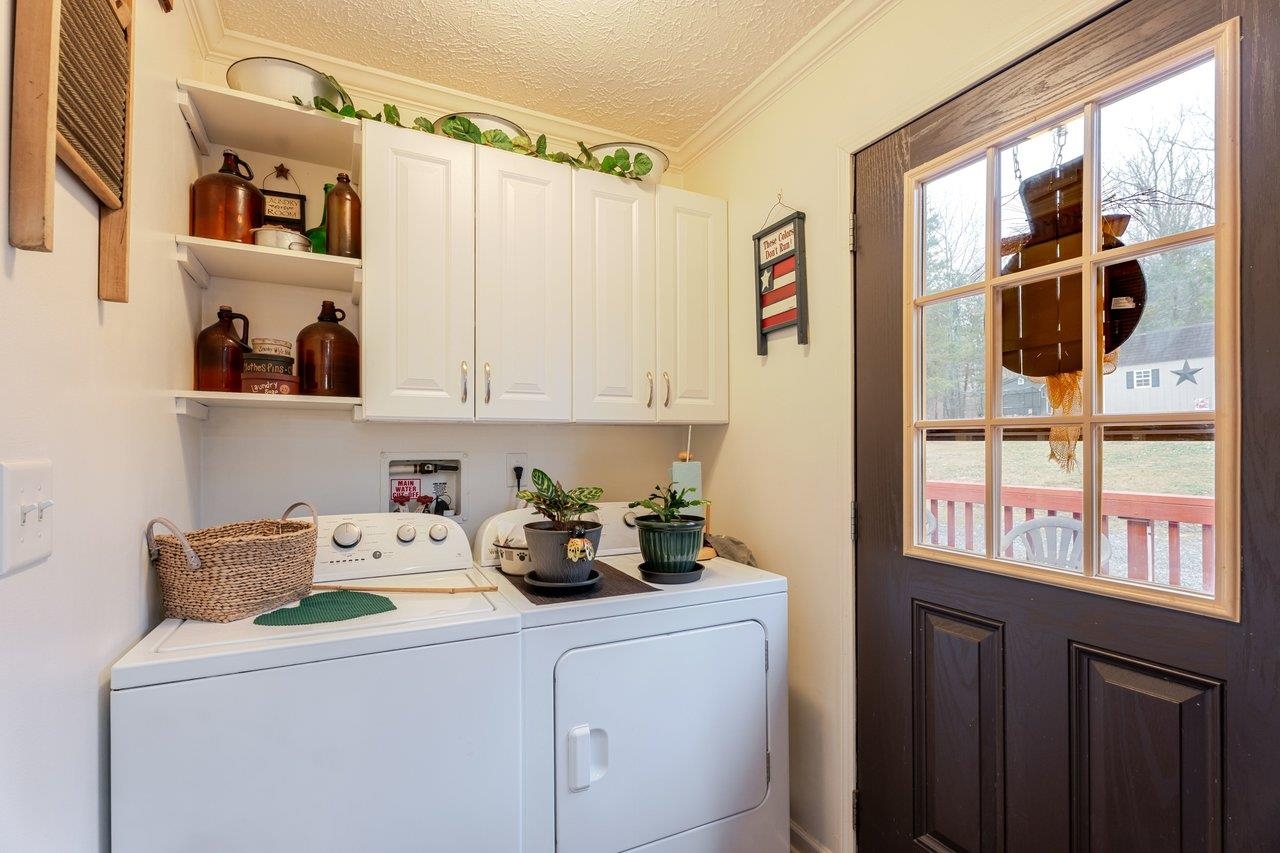 523 Gravels Road Harrisonburg, VA 22802 - Photo 33 of 65 a utility room with dryer and washer