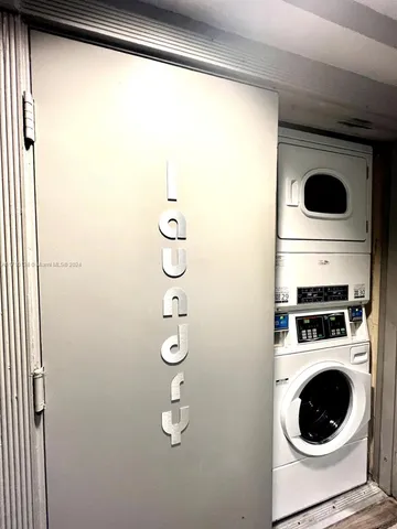 a view of a livingroom with washer and dryer