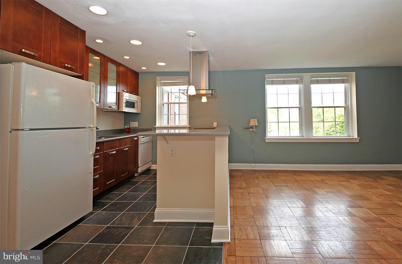 22 South Old Glebe Road, Unit 105D Arlington, VA 22204 - Photo 3 of 21 Kitchen