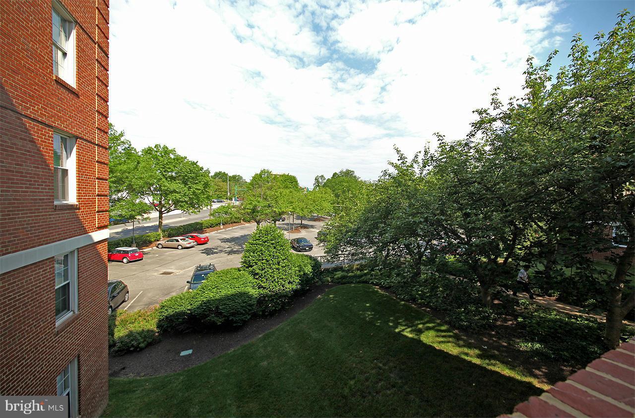 22 South Old Glebe Road, Unit 105D Arlington, VA 22204 - Photo 5 of 21 View