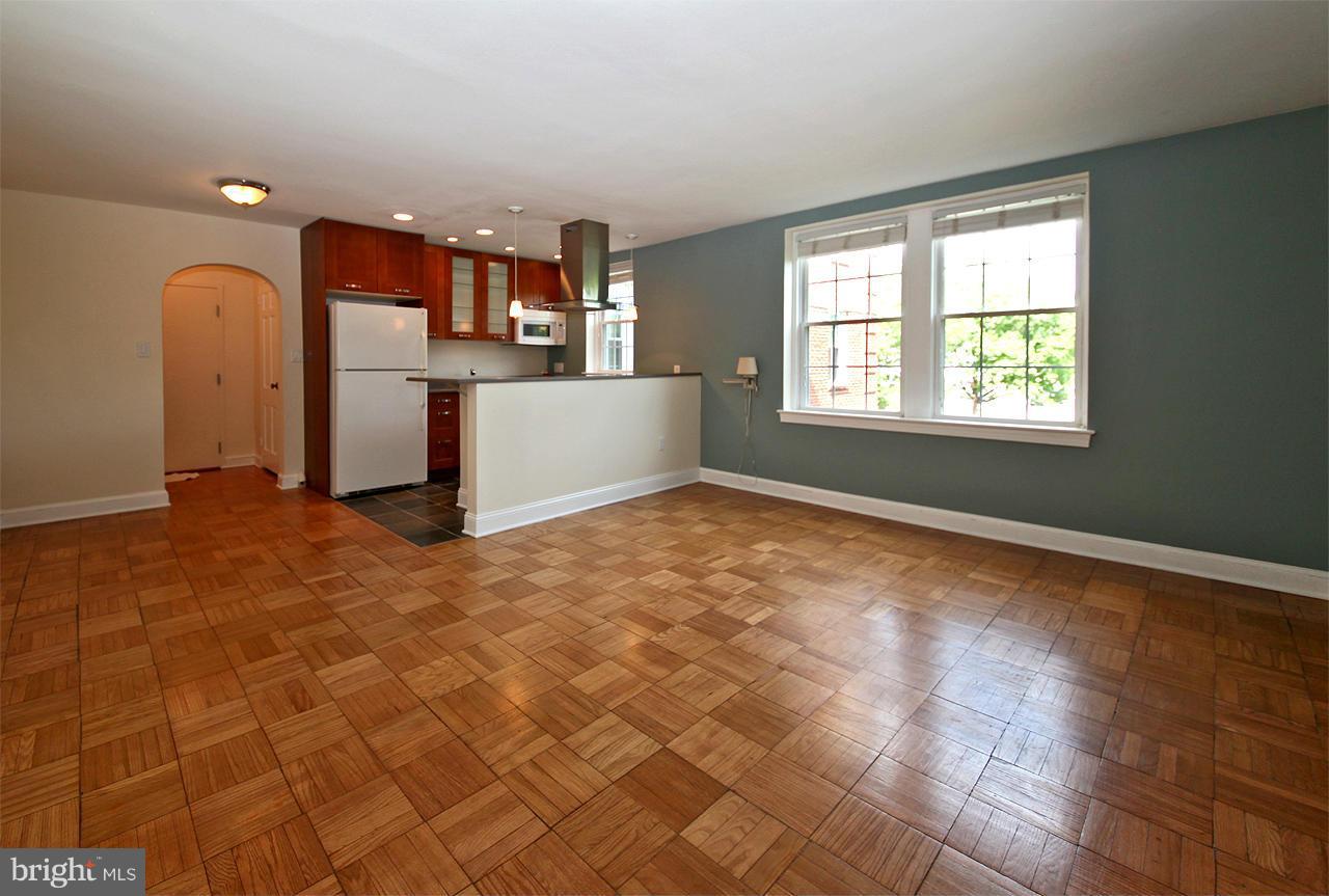 22 South Old Glebe Road, Unit 105D Arlington, VA 22204 - Photo 6 of 21 Living Room