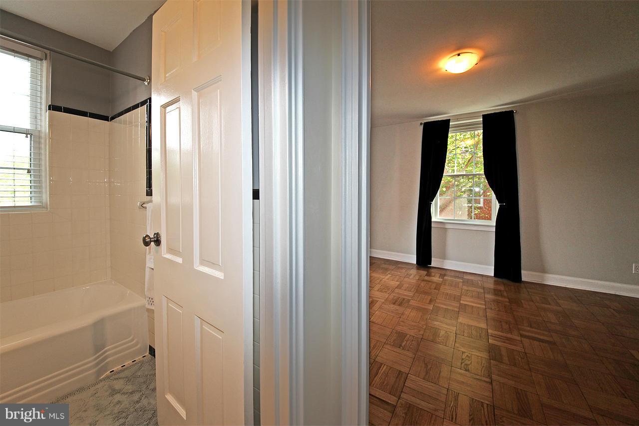 22 South Old Glebe Road, Unit 105D Arlington, VA 22204 - Photo 8 of 21 Interior (General)