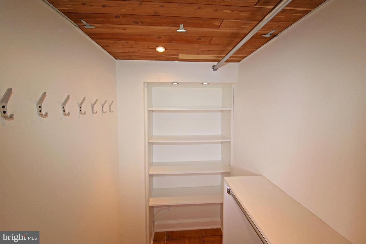 22 South Old Glebe Road, Unit 105D Arlington, VA 22204 - Photo 10 of 21 Bedroom (Master)