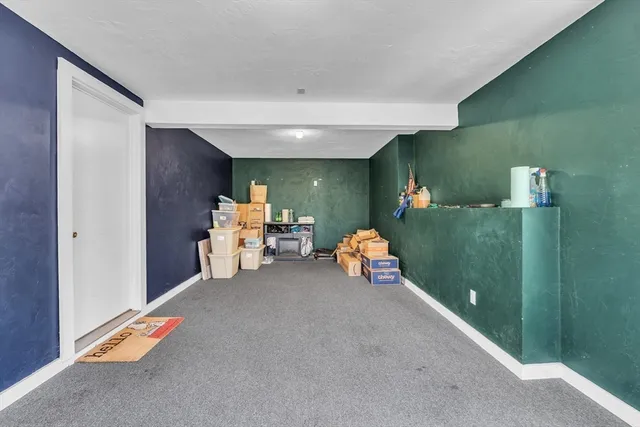 a view of livingroom with furniture
