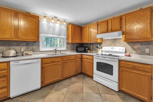 $515,000 | 50 Old Spencer Road, Charlton, MA 01507