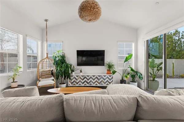 $3,800 | 3057 Lascari Avenue, Henderson, NV 89044