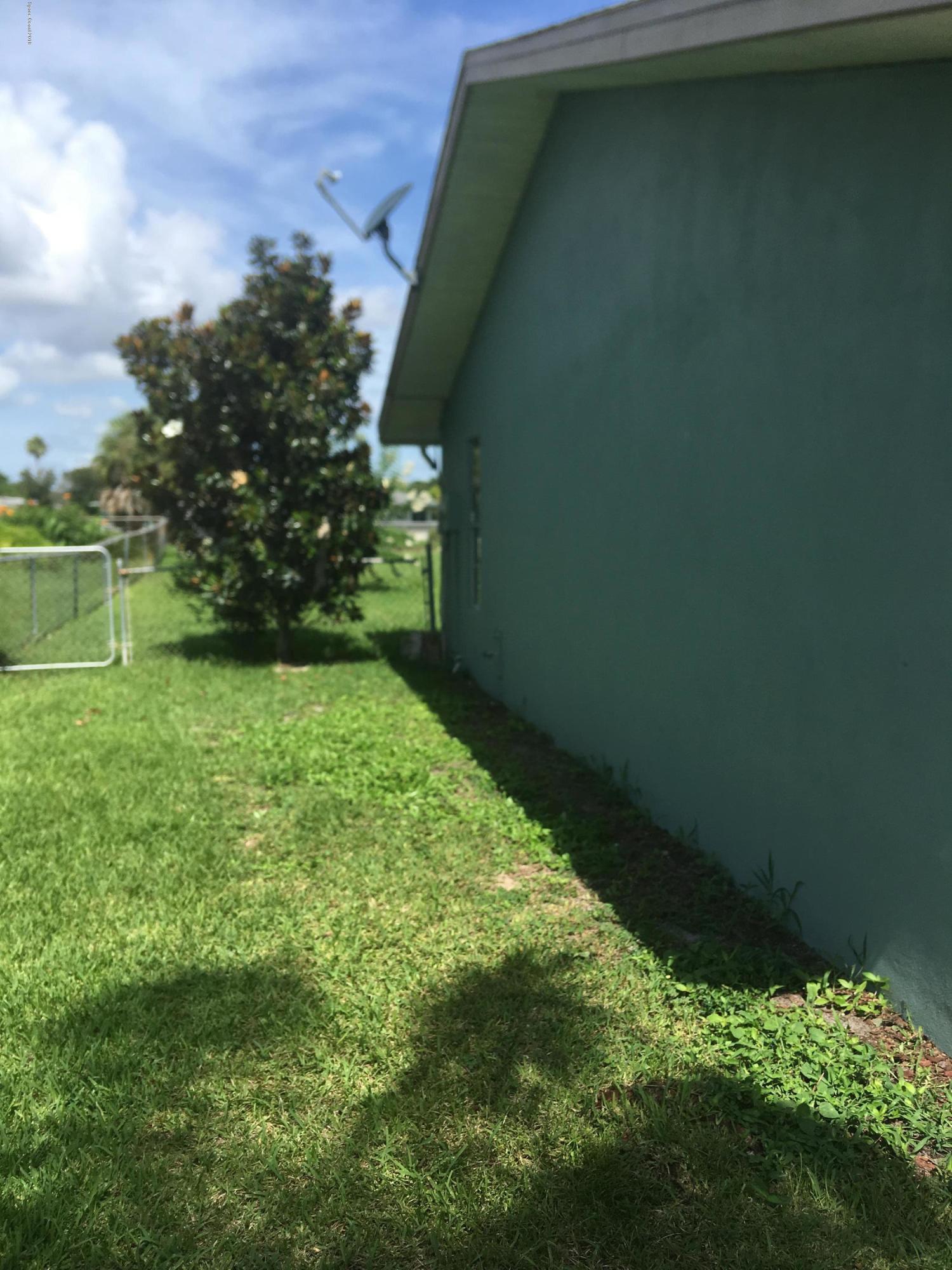 1272 Cromey Road Northeast Palm Bay, FL 32905 - Photo 40 of 53 a backyard of a house with lots of green space