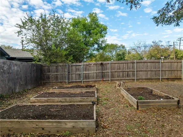 $299,000 | 1056 Park Drive, Hillsboro, TX 76645