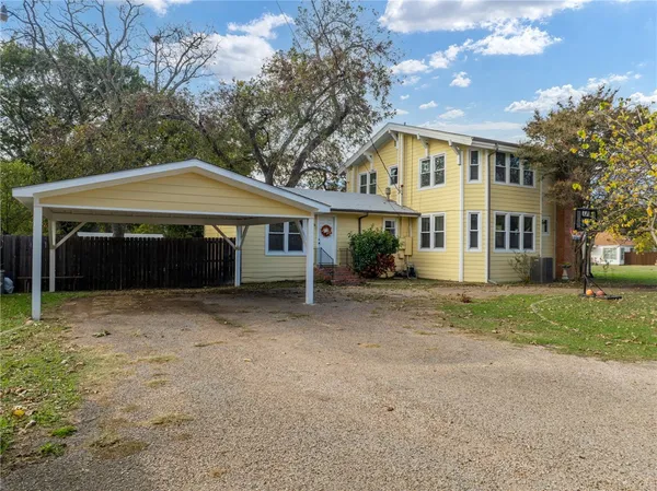 $299,000 | 1056 Park Drive, Hillsboro, TX 76645