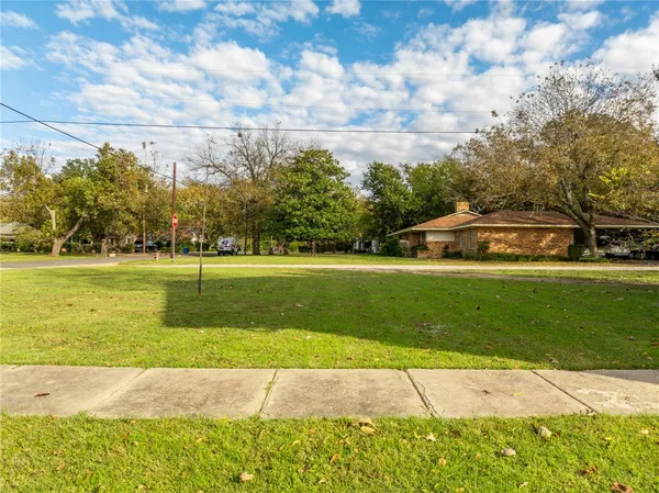 $299,000 | 1056 Park Drive, Hillsboro, TX 76645