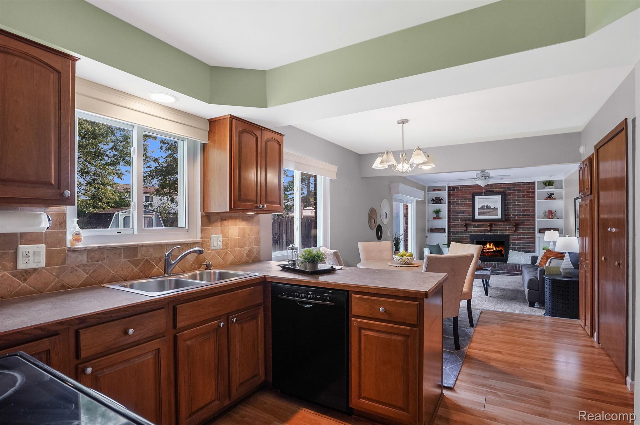 43971 Arlington Road Canton, MI 48187 - Photo 8 of 21 Gallery Image 8