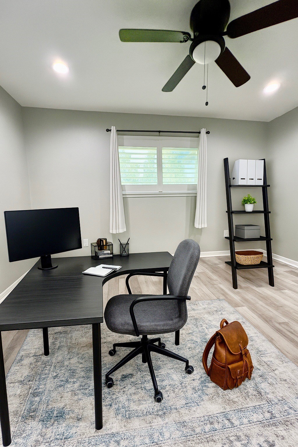 2101 Roland Rue Street Pearland, TX 77581 - Photo 3 of 12 a workspace with furniture and window