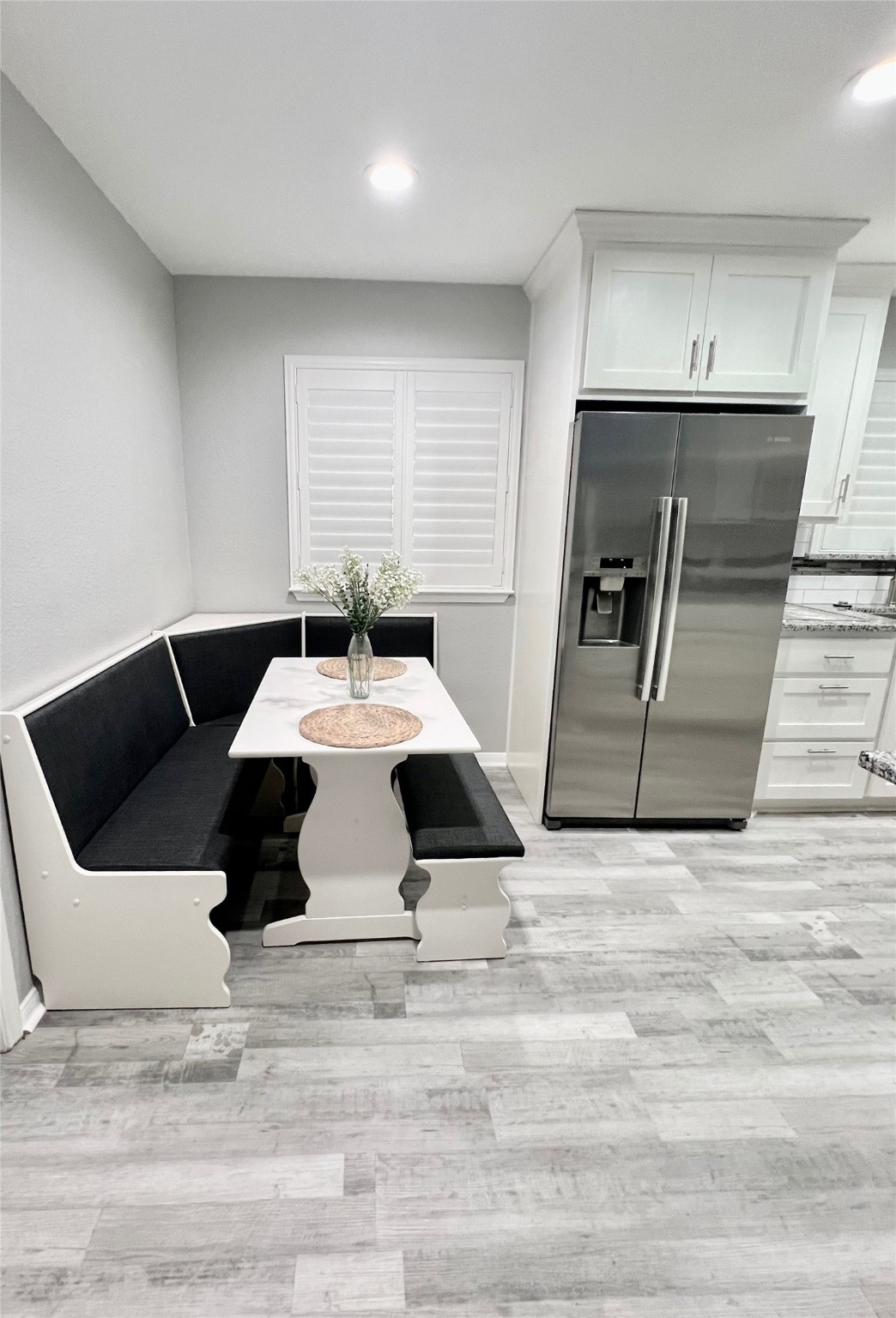 2101 Roland Rue Street Pearland, TX 77581 - Photo 7 of 12 a living room with a couch and a table