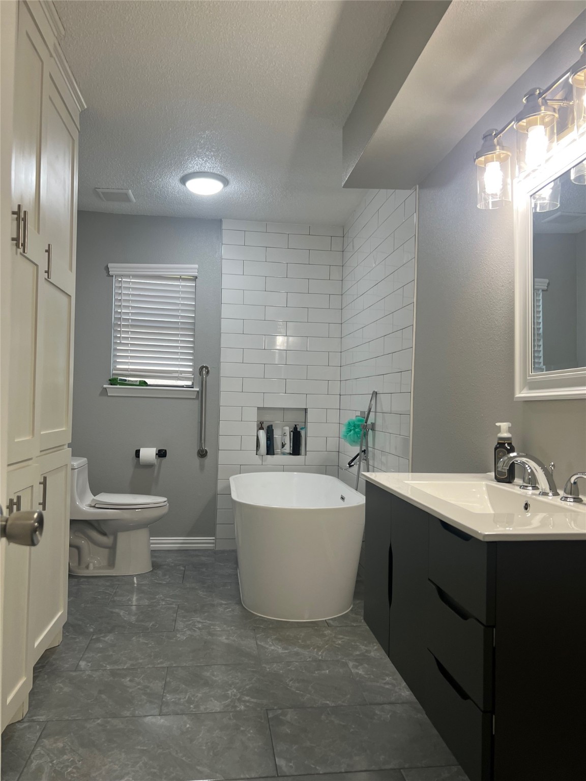 2101 Roland Rue Street Pearland, TX 77581 - Photo 10 of 12 a bathroom with a bathtub sink mirror and toilet