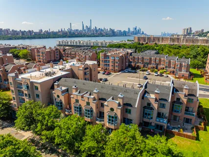 a picture of city view