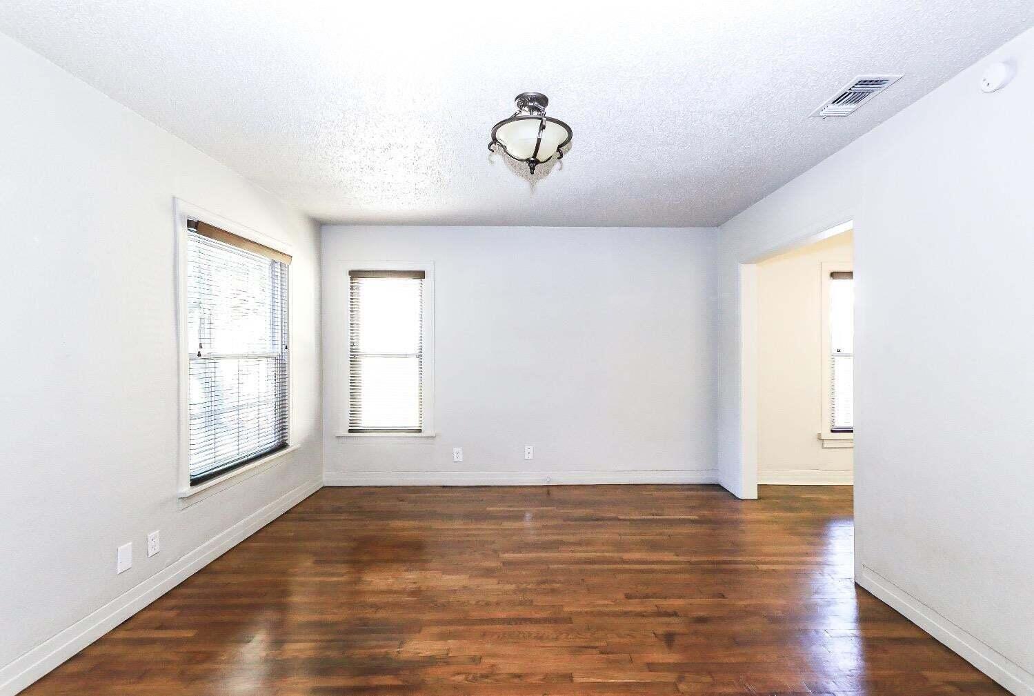 2306 20th Street Lubbock, TX 79411 - Photo 5 of 30 20241219231612769097000000-o