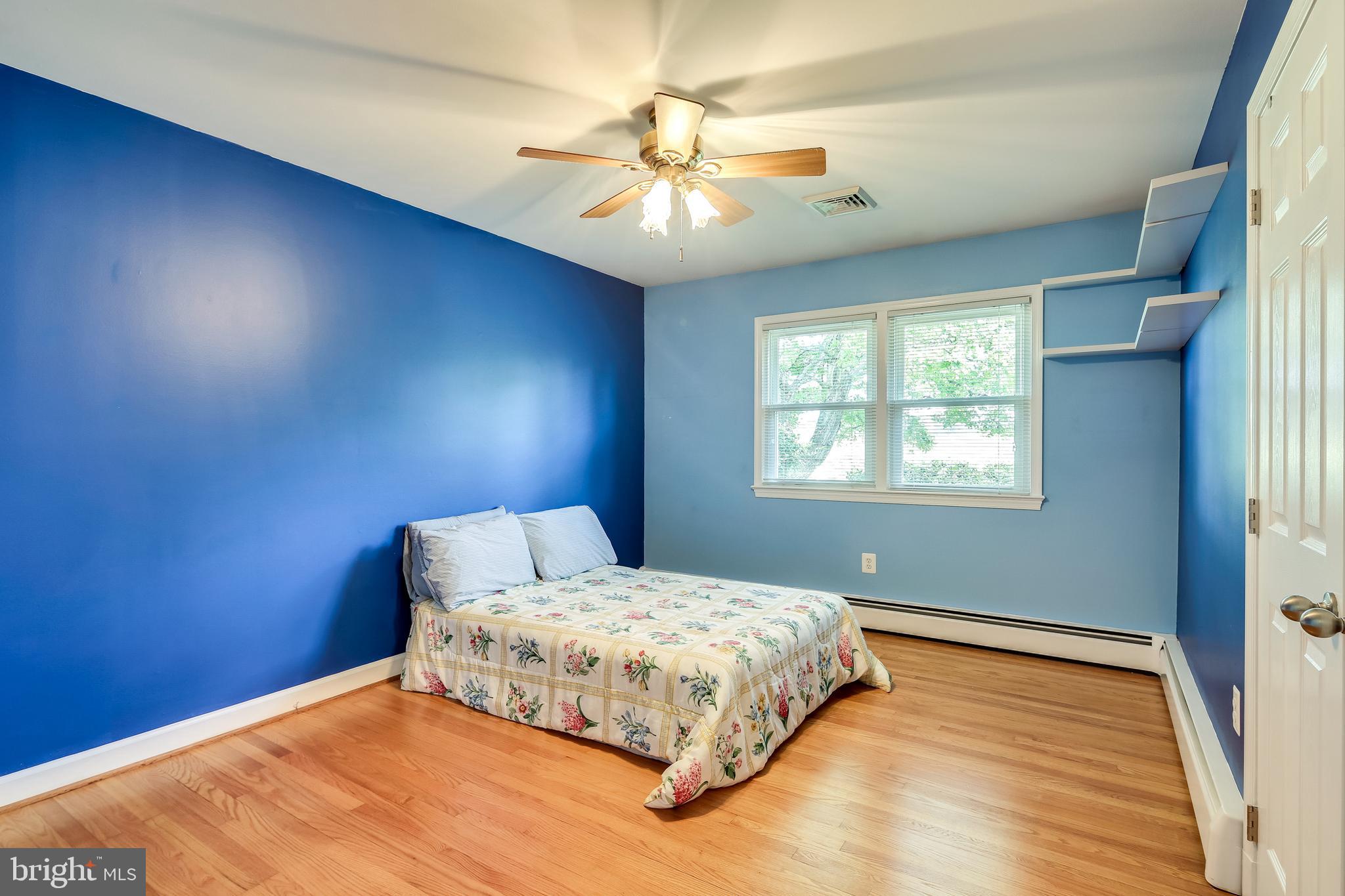 22720 Woodfield Road Gaithersburg, MD 20882 - Photo 21 of 39 Generously sized bedrooms, all hardwoods.