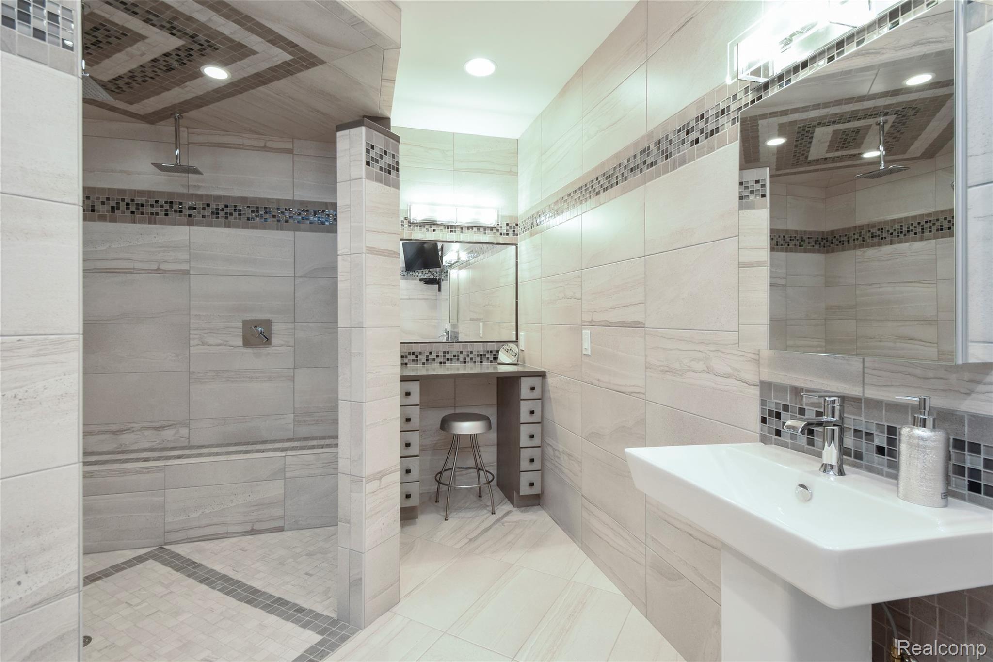 8133 Trail Ridge Dexter, MI 48130 - Photo 35 of 43 033-photo-bathroom-8095815.jpg