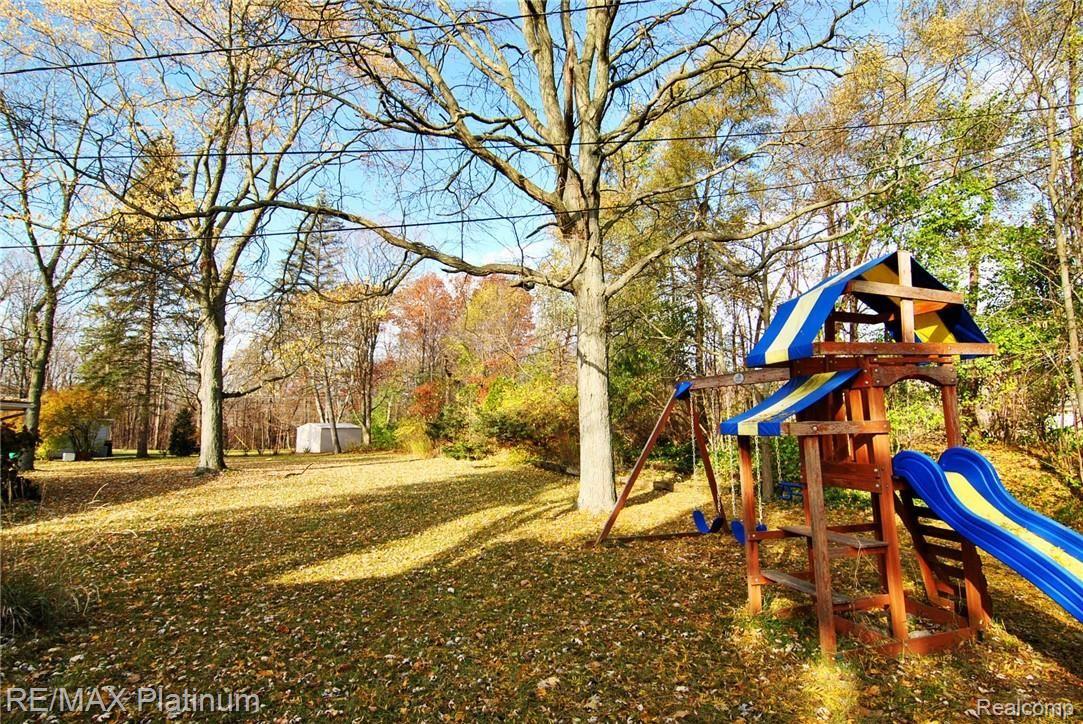 24566 Border Hill Novi, MI 48375 - Photo 25 of 26 playscape