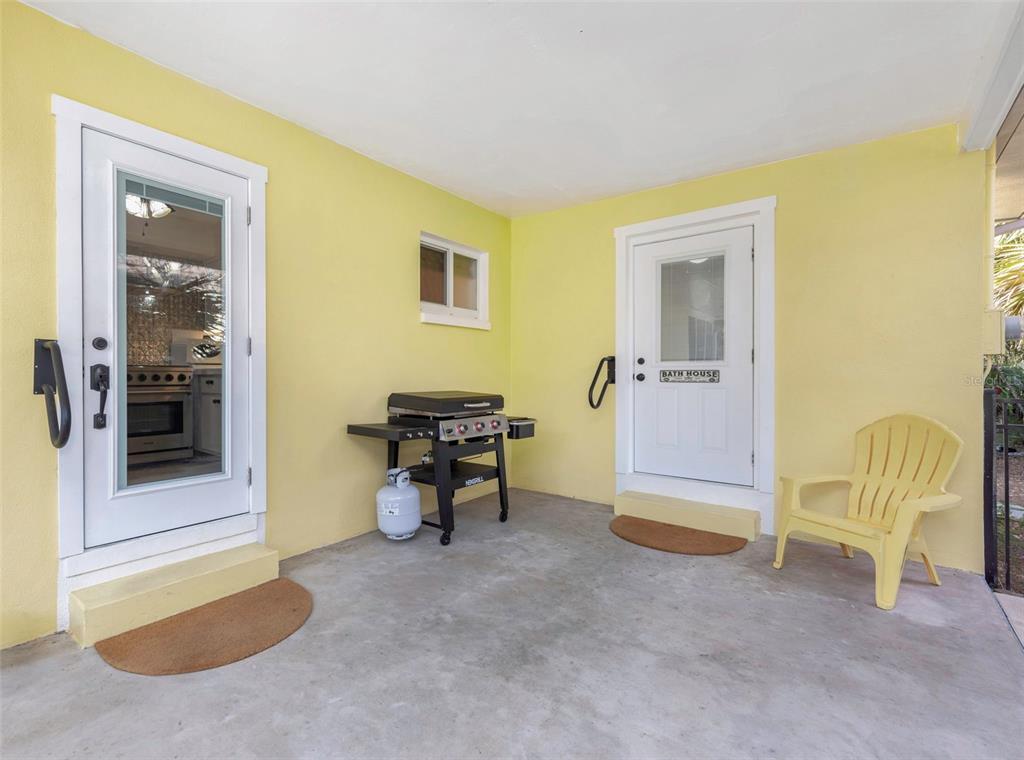 116 Read Street Tarpon Springs, FL 34689 - Photo 19 of 49 a view of living room with furniture and air conditioner