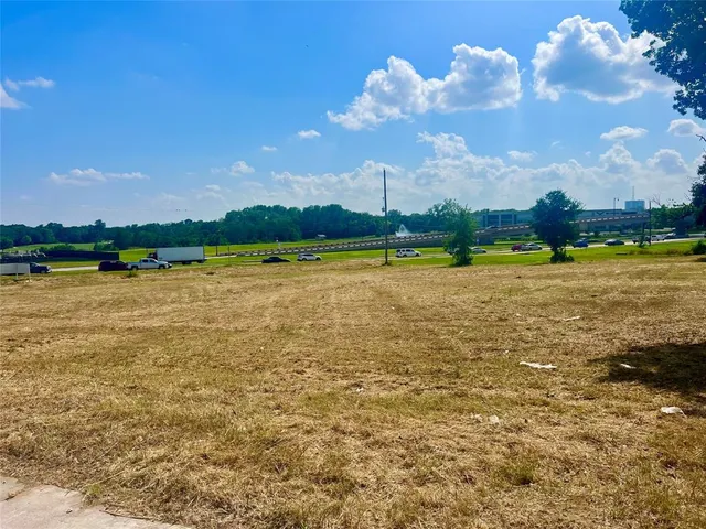 $900,000 | 101 Gerault Road, Flower Mound, TX 75028