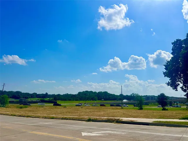 $900,000 | 101 Gerault Road, Flower Mound, TX 75028