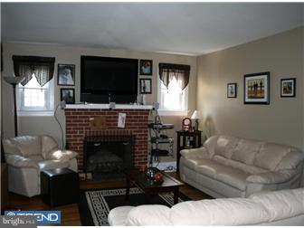10 Upper Ferry Road Ewing, NJ 08628 - Photo 4 of 9 Living Room
