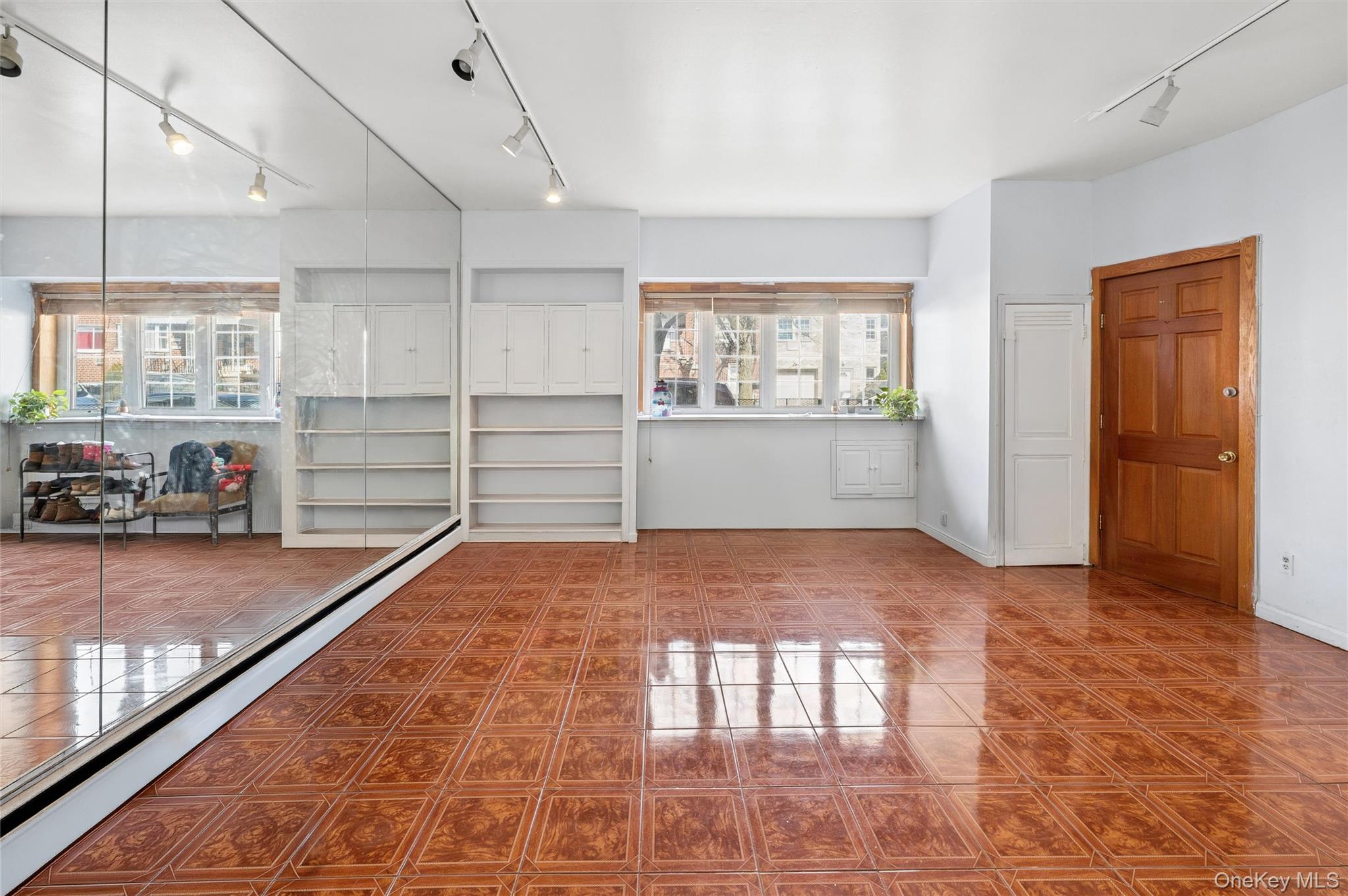 976 Sacket Avenue Bronx, NY 10462 - Photo 3 of 20