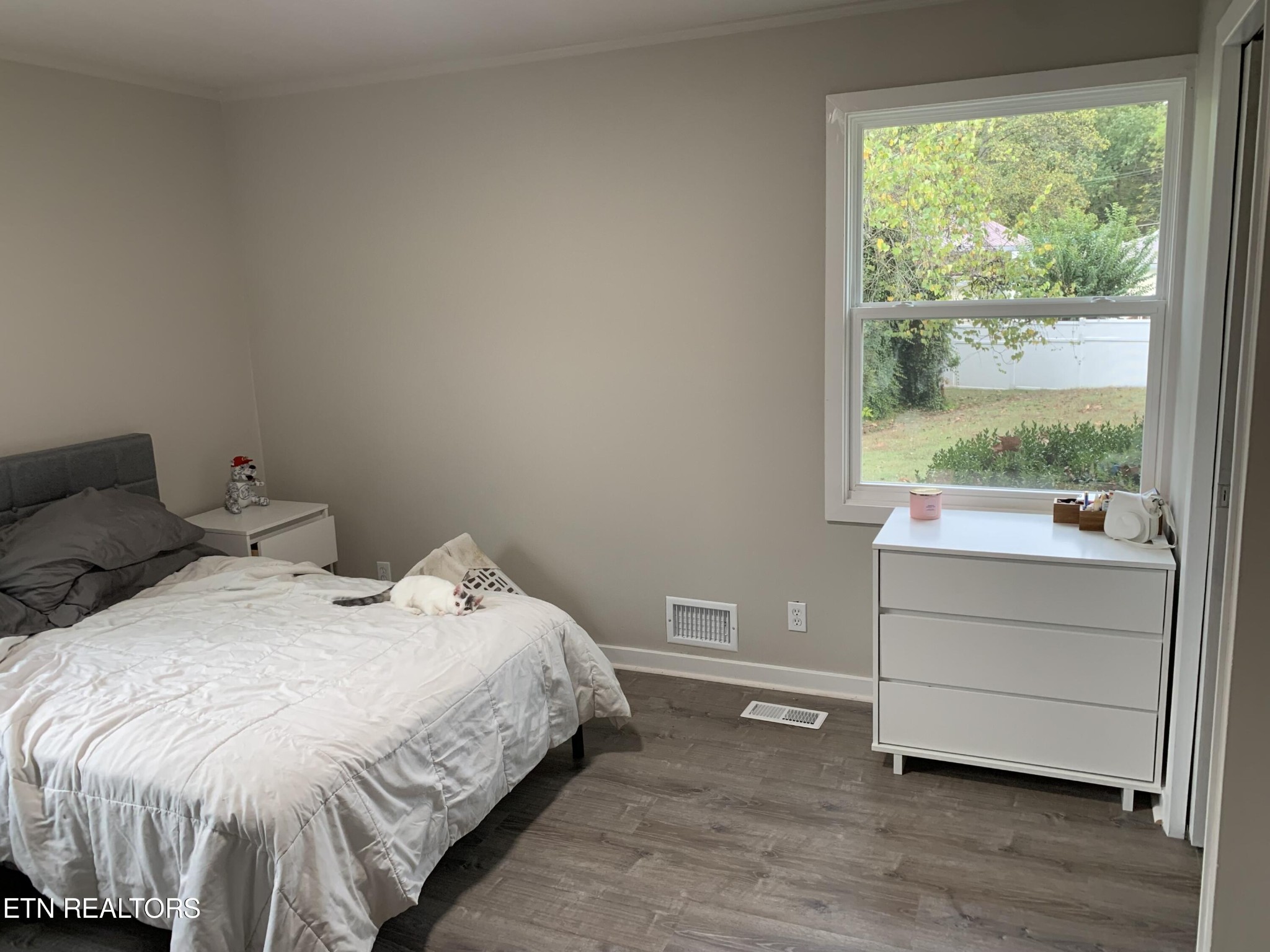 102 Audubon Road Oak Ridge, TN 37830 - Photo 6 of 19 a bedroom with a bed and a window