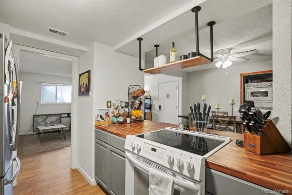 a kitchen that has a lot of cabinets in it