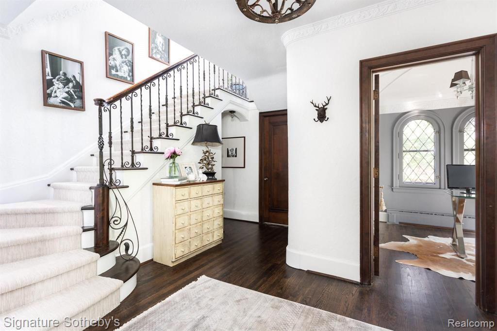 553 Middlesex Road Grosse Pointe Park, MI 48230 - Photo 3 of 46