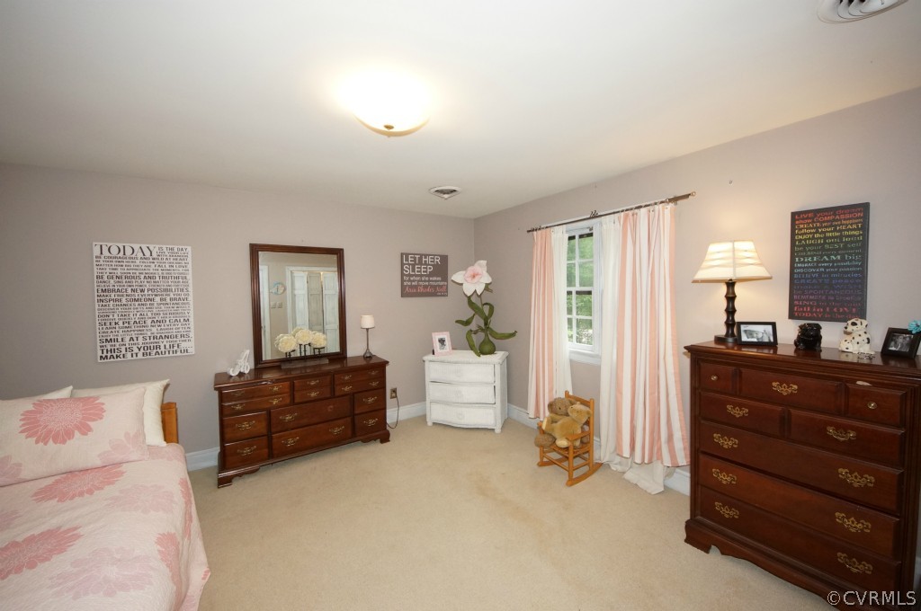 2400 Castlebridge Road Midlothian, VA 23113 - Photo 7 of 12 a living room with furniture and a dresser