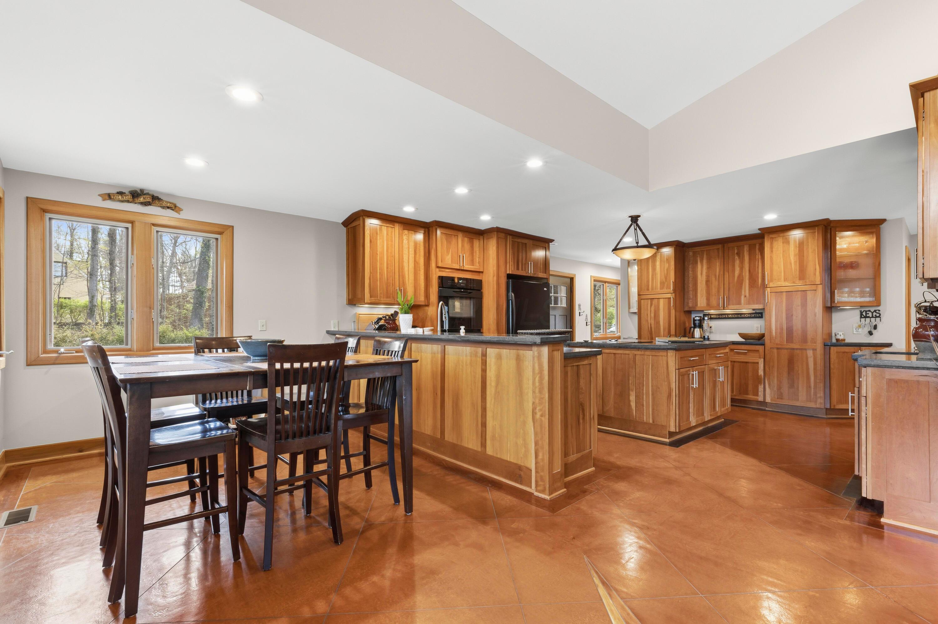 7860 Schott Road Westerville, OH 43081 - Photo 19 of 71 19. Dinette