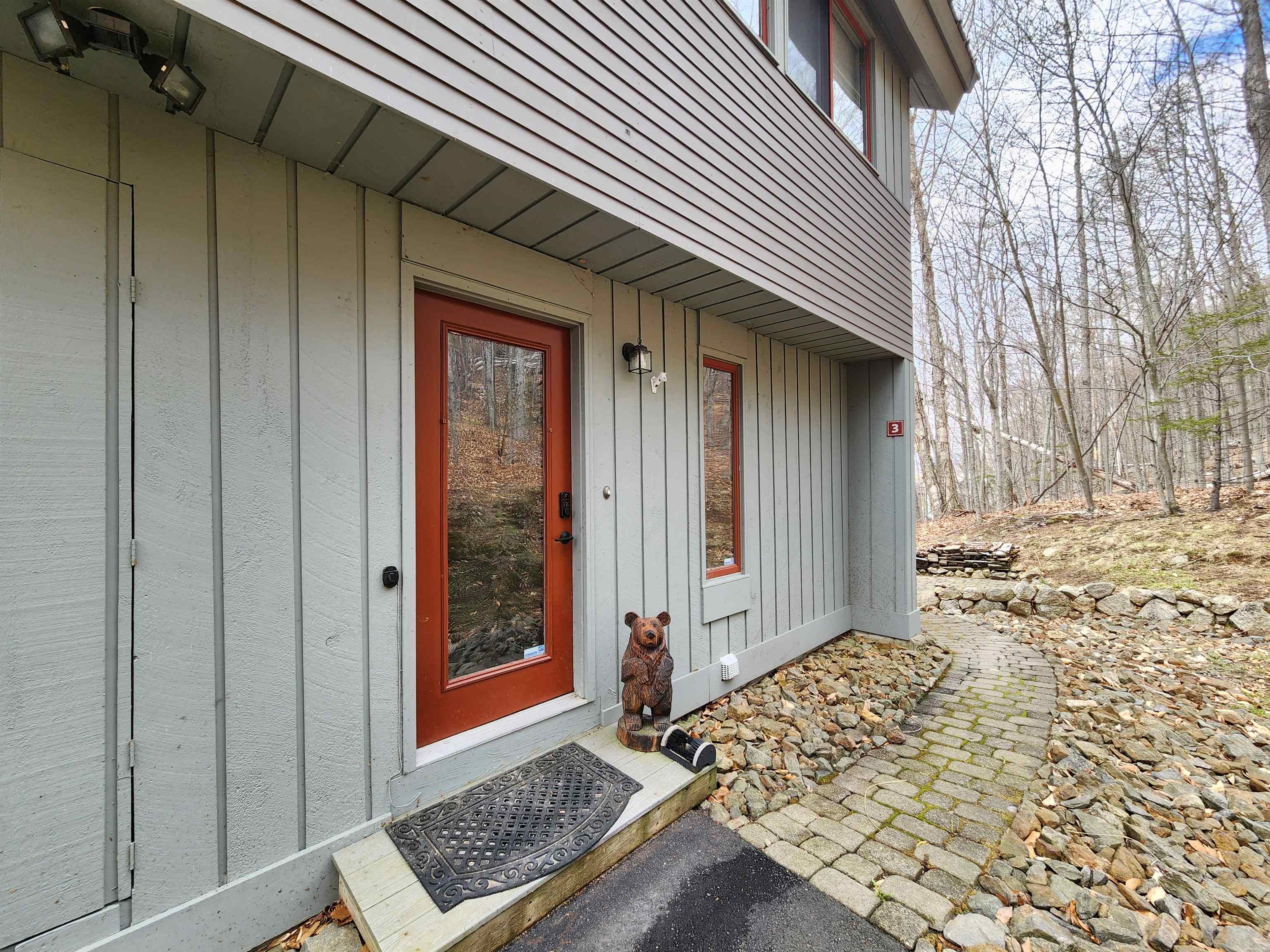 17 Highwood Road, Unit 3 Lincoln, NH 03251 - Photo 3 of 37