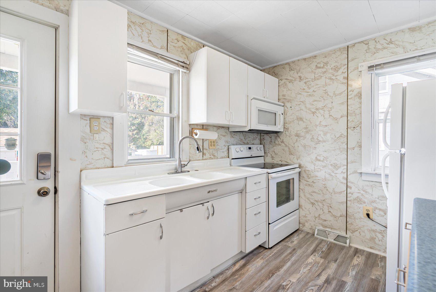710 North Hammonds Ferry Road Linthicum Heights, MD 21090 - Photo 24 of 34