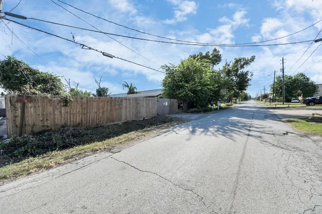 $249,999 | 5717 Centralcrest Street, Houston, TX 77092