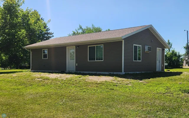 $240,000 | 792 2nd Street Northwest, Hillsboro, ND 58045