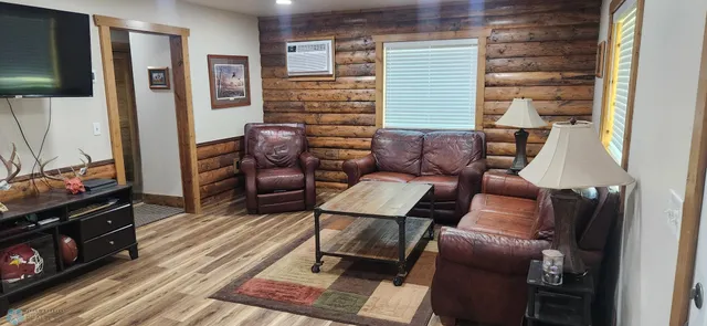 $240,000 | 792 2nd Street Northwest, Hillsboro, ND 58045