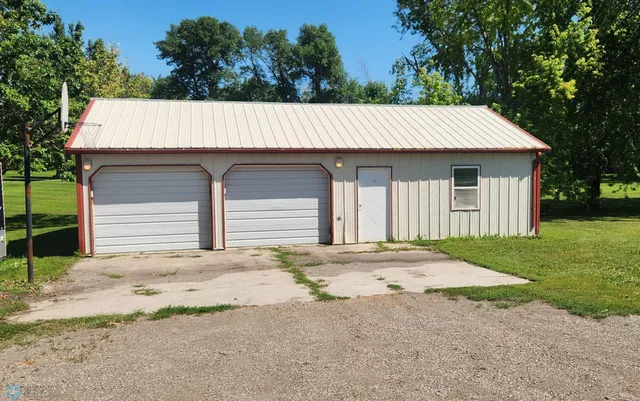 $240,000 | 792 2nd Street Northwest, Hillsboro, ND 58045