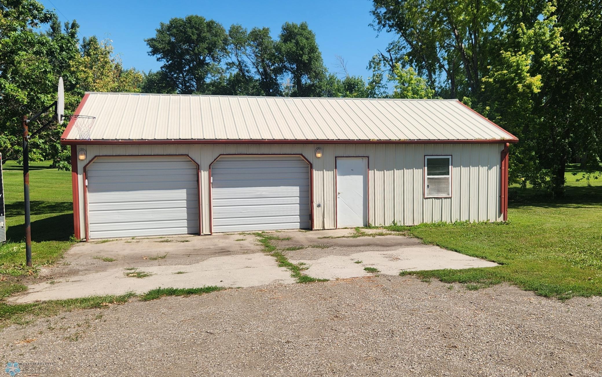 792 2nd Street Northwest Hillsboro, ND 58045 - Photo 4 of 30