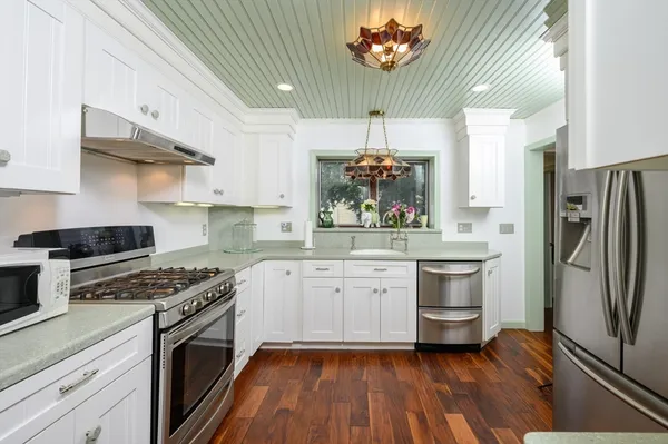 $3,300 | 62 Lawn Avenue, Unit 1, Quincy, MA 02169