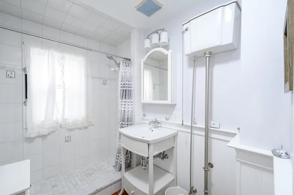 $3,300 | 62 Lawn Avenue, Unit 1, Quincy, MA 02169