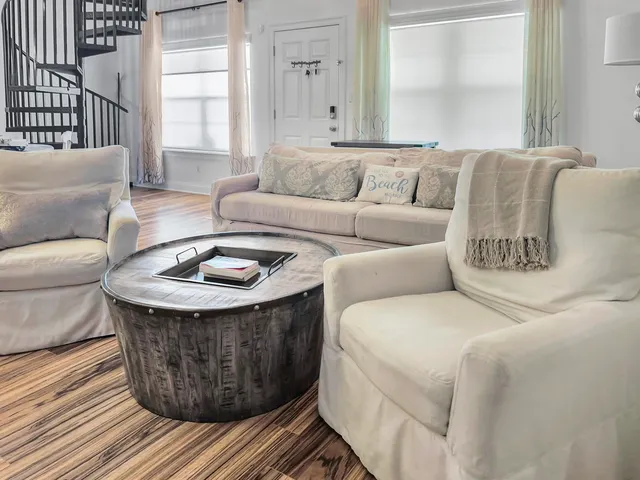 $2,400 | 4507 Furling Lane, Unit 303, Destin, FL 32541